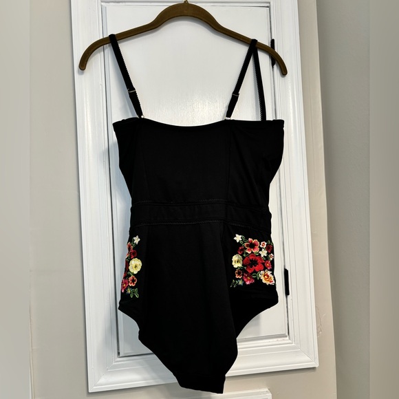 ✨ JOHNNY WAS Haley Floral Embroidery Corset One Piece Swimsuit ~Medium ~ Black - Picture 15 of 16